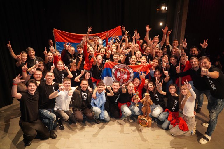 Srpska Zajednica „Izvor“ – prvak 18. Savezne dečje smotre folklora u Nemačkoj Foto: Srpska Zajednica "Izvor"/Saša Višnjić